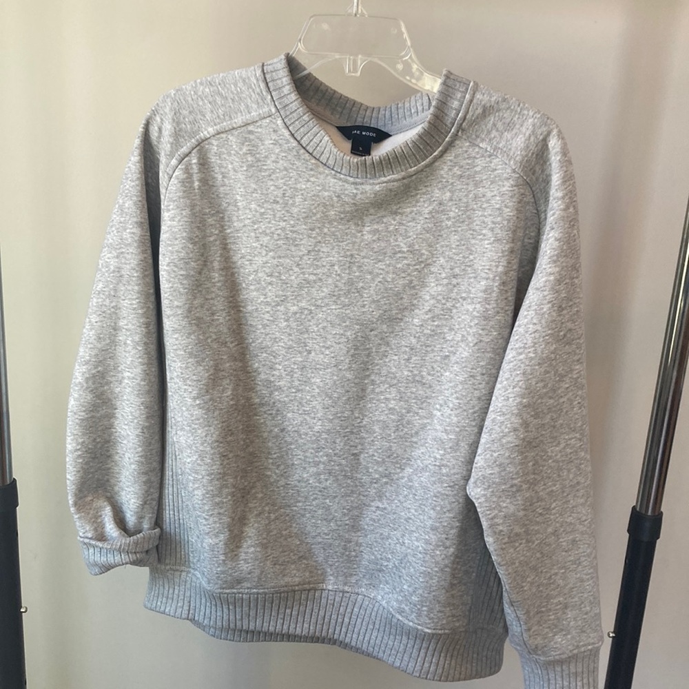 Rae Mode Boutique Sweat shirt.